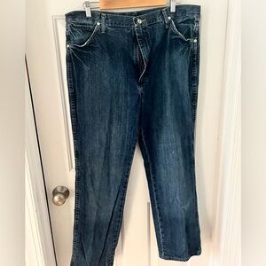 Men’s wrangler jeans, 38×32 medium wash black tag relaxed boot cut